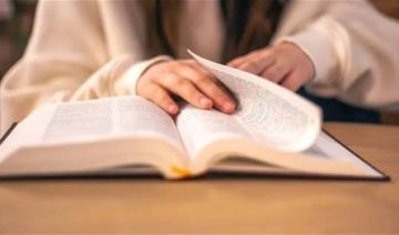 القراءة قد تحميك من الزهايمر.. هذا ما يجب ان تعرفه القراءة قد تحميك من الزهايمر.. هذا ما يجب ان تعرفه