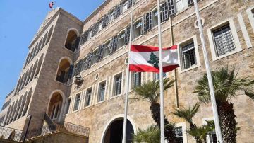 صرخة أمام السراي: أين بدل الإيواء للنازحين يا حكومة لبنان؟! صرخة أمام السراي: أين بدل الإيواء للنازحين يا حكومة لبنان؟!