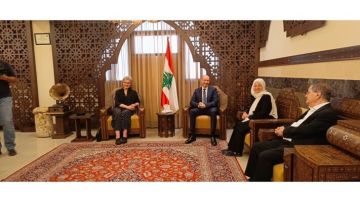 كرامي استهلت جولتها الجنوبية بلقاء محافظ الجنوب: رسالتنا إعطاء طلاب الجنوب حقهم بالتعلم وتجاوز التحديات معا كرامي استهلت جولتها الجنوبية بلقاء محافظ الجنوب: رسالتنا إعطاء طلاب الجنوب حقهم بالتعلم وتجاوز التحديات معا