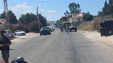 الجيش اللبناني استلم الأسرى الأربعة من الصليب الأحمر الدولي في صور وهم لبنانيان وسوريان الجيش اللبناني استلم الأسرى الأربعة من الصليب الأحمر الدولي في صور وهم لبنانيان وسوريان