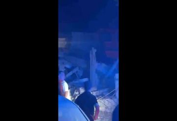 غارات إسرائيلية على بلدات في لبنان تسفر عن قتلى وجرحى تحت الركام (فيديوهات) غارات إسرائيلية على بلدات في لبنان تسفر عن قتلى وجرحى تحت الركام (فيديوهات)