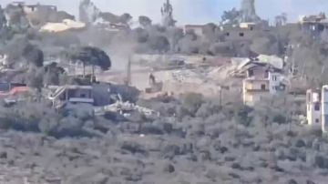 الجيش الإسرا2يلي يواصل جـ.رف المنازل في بلدة المنصوري الجيش الإسرا2يلي يواصل جـ.رف المنازل في بلدة المنصوري