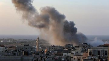 إصابة مواطنين في قصف إسرائيلي على مدرسة تؤوي مئات النازحين في غزة إصابة مواطنين في قصف إسرائيلي على مدرسة تؤوي مئات النازحين في غزة