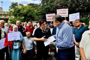 وقفة لأبناء البلدات الجنوبية الحدودية أمام مقر الإسكوا في بيروت وقفة لأبناء البلدات الجنوبية الحدودية أمام مقر الإسكوا في بيروت