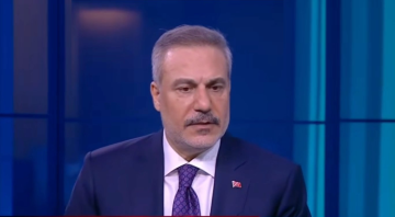 فيدان يكشف عن مبادرات تركية لوقف القتال بين الرياض وصنعاء... ويقر بأن الأزمة في المنطقة لم تعد قابلة للتحمل اقتصاديا فيدان يكشف عن مبادرات تركية لوقف القتال بين الرياض وصنعاء... ويقر بأن الأزمة في المنطقة لم تعد قابلة للتحمل اقتصاديا