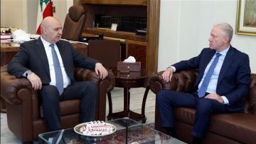 الرئيس عون استقبل وزير الخارجية والمغتربين يوسف رجي الرئيس عون استقبل وزير الخارجية والمغتربين يوسف رجي