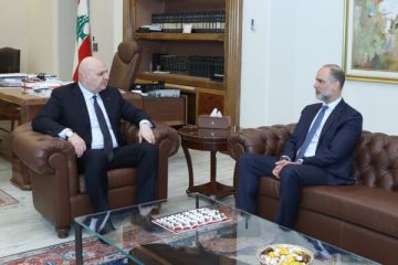 الرئيس عون عرض مع وزير الأشغال المشاريع المتعلقة بتوسيع مرفأ بيروت وتطويره الرئيس عون عرض مع وزير الأشغال المشاريع المتعلقة بتوسيع مرفأ بيروت وتطويره