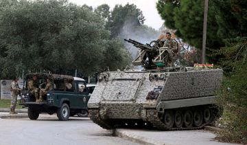 القوات الاسرائيلية تهدد الجيش اللبناني وتطالبه بالانسحاب من ديرميماس وتلقي على عناصره اكثر من 5 قنابل صوتية القوات الاسرائيلية تهدد الجيش اللبناني وتطالبه بالانسحاب من ديرميماس وتلقي على عناصره اكثر من 5 قنابل صوتية
