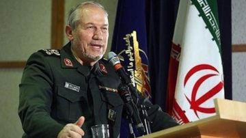 اللواء صفوي: إذا شن الأميركيون حربا جديدة فقد تفتح أمامهم جبهة جديدة حول مضيق باب المندب اللواء صفوي: إذا شن الأميركيون حربا جديدة فقد تفتح أمامهم جبهة جديدة حول مضيق باب المندب
