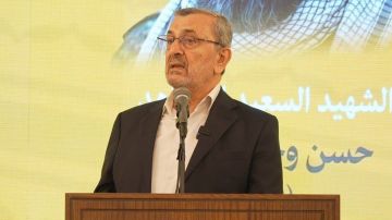 النائب عز الدين: السلطة ما زالت تكابر وتصر على الاستمرار في مفاوضات مع العدو لم تححصل منها شيئا النائب عز الدين: السلطة ما زالت تكابر وتصر على الاستمرار في مفاوضات مع العدو لم تححصل منها شيئا