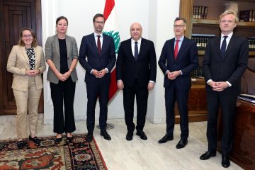 عون: إسرائيل تواصل خرق اتفاق الإطار ومتمسكون ببقاء اليونيفيل عون: إسرائيل تواصل خرق اتفاق الإطار ومتمسكون ببقاء اليونيفيل