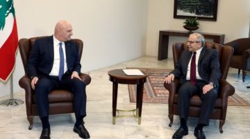 الرئيس عون يلتقي سلام قبيل انعقاد جلسة مجلس الوزراء في قصر بعبدا الرئيس عون يلتقي سلام قبيل انعقاد جلسة مجلس الوزراء في قصر بعبدا