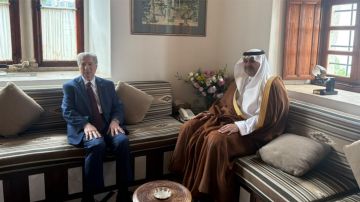 أمين الجميل استقبل السفير السعودي في زيارة تعارف أمين الجميل استقبل السفير السعودي في زيارة تعارف