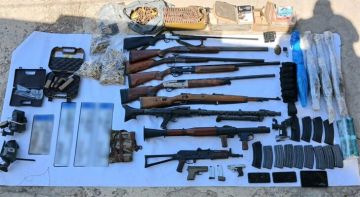 الجيش: توقيف 7 مطلوبين في الروشة وفي حي الشراونة وضبط أسلحة وذخائر حربية ومخدرات وأعتدة عسكرية الجيش: توقيف 7 مطلوبين في الروشة وفي حي الشراونة وضبط أسلحة وذخائر حربية ومخدرات وأعتدة عسكرية