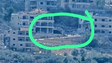 صورة تظهر جنودا من الجيش الإسرا2يلي في الحي الرابع من بلدة المنصوري صورة تظهر جنودا من الجيش الإسرا2يلي في الحي الرابع من بلدة المنصوري