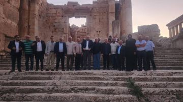 لبنان.. وزيرا الصحة والعمل يزوران قلعة بعلبك دحضا لادعاءات إسرائيل بوجود أسلحة في الموقع الأثري لبنان.. وزيرا الصحة والعمل يزوران قلعة بعلبك دحضا لادعاءات إسرائيل بوجود أسلحة في الموقع الأثري