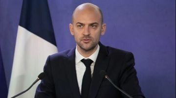 وزير الخارجية الفرنسي: فرنسا تدعم تجديد مهمة اليونيفيل في جنوب لبنان إذا طلب لبنان ذلك وزير الخارجية الفرنسي: فرنسا تدعم تجديد مهمة اليونيفيل في جنوب لبنان إذا طلب لبنان ذلك