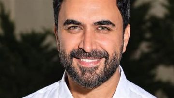 الفنان نادر الأتات: الظلم ظاهر لكل الناس الفنان نادر الأتات: الظلم ظاهر لكل الناس