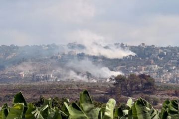 محلقة اسرائيلية تقوم بوضع مواد متفجرة على أحد المنازل في بلدة المنصوري تمهيدا لتفجيره لاحقا محلقة اسرائيلية تقوم بوضع مواد متفجرة على أحد المنازل في بلدة المنصوري تمهيدا لتفجيره لاحقا