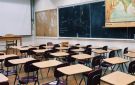 مجهولان ينقلان أغراضهما إلى ثانوية الأخطل الصغير بصفة نازحين !