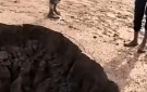 الأرض انشقت حفرة غامضة تربك إحدى القرى والسكان قلقون