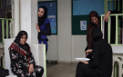مساعدات صورية لنازحات لبنانيات!