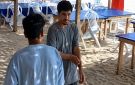 على شاطئ صور الجنوبي ... شابان دخلا الى خيمة بحرية وغدرا بأصحابها