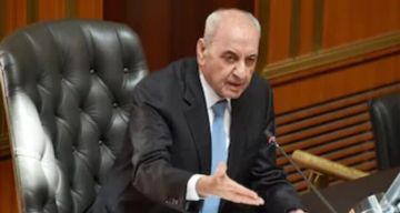 مصدر عسكري سوري يعلن حيثيات جديدة عن هجوم صاروخي طال حي المزة الدمشقي مصدر عسكري سوري يعلن حيثيات جديدة عن هجوم صاروخي طال حي المزة الدمشقي