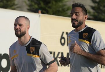 كهربا الفولت يحظى باستقبال حافل في القادسية (فيديو)