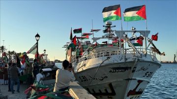 نشطاء سفينة عمر المختار يرفضون عرض إسرائيل لتسليم المساعدات عبر أسدود ويصرون على إيصالها لغزة