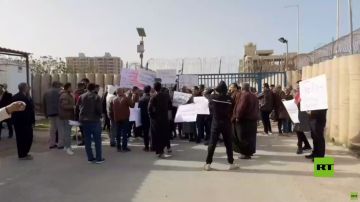 ليبيا.. محتجون أمام مقر بعثة الأمم المتحدة في طرابلس يطالبون بانتخابات عاجلة (فيديو)