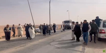 وصول جثمان سيف الإسلام القذافي إلى تينيناي ببلدية بني وليد (فيديو) وصول جثمان سيف الإسلام القذافي إلى تينيناي ببلدية بني وليد (فيديو)