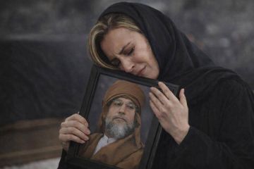 عائشة القذافي ترثي شقيقها بكلمات مؤثرة