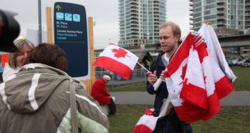 فتاة تثير موجة غضب في مصر برقصة داخل ضريح شاه إيران