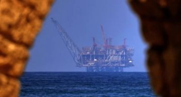 العراق يقلص إنتاج النفط الخام بسبب إغلاق مضيق هرمز