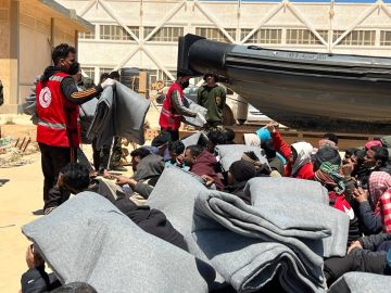 ليبيا.. إنقاذ 404 مهاجرين قبالة طبرق (صور)