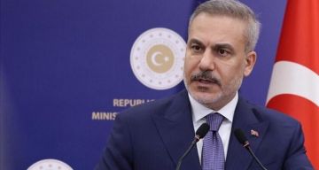 صحيفة تعلق على تدهور العلاقة بين ترامب وستارمر وتستبعد احتمال تطبيعها