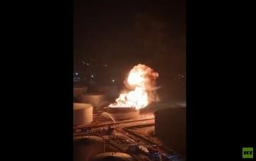 مراسل RT في ليبيا: اعتداء جديد بمسيرة يستهدف أصولا نفطية في الزاوية مراسل RT في ليبيا: اعتداء جديد بمسيرة يستهدف أصولا نفطية في الزاوية
