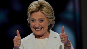 هيلاري كلينتون تحتفي بعيد زواجها الـ 50 وبيل يرد