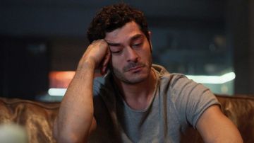 ملخص الحلقة الثانية من مسلسل المحتالون .. من زور تقرير وفاة قادر ؟