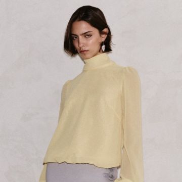 نصائح لارتداء الكنزة ذات الياقة العالية بأسلوب متجدد هذا الخريف نصائح لارتداء الكنزة ذات الياقة العالية بأسلوب متجدد هذا الخريف