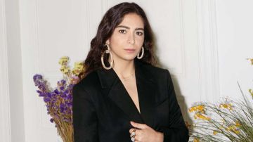 المصممة ساندرا منصور تكشف تفاصيل فستان ألانا حديد