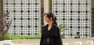 هل نجحت الأميرة رجوة قي تنسيق إطلالتها خلال زيارتها مستشفى جامعة سبرينغ فيلد في لندن؟