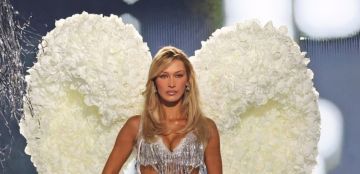 عودة أسطورية لـ فيكتوريا سيكريت 2025 : تألق يملأ المنصة بأشهر العارضات على وقع الأنغام العالمية