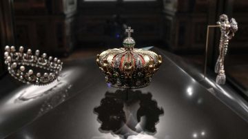 قصة تاج الإمبراطورة أوجيني الذي نجا من سرقة متحف اللوفر