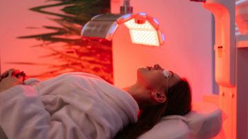 تقنية الضوء الأحمر حلول فعالة لمشاكل الشفاه تقنية الضوء الأحمر حلول فعالة لمشاكل الشفاه