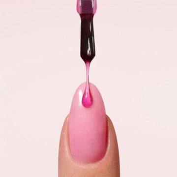 جل الأظافر... هل هو حقا مضر بصحتها؟