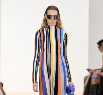 لقاء مميز بين الجلد والألوان المنعشة في مجموعة Loewe لقاء مميز بين الجلد والألوان المنعشة في مجموعة Loewe