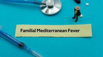 ما حمى البحر المتوسط التي يعاني منها باسل خياط؟ الأسباب والأعراض