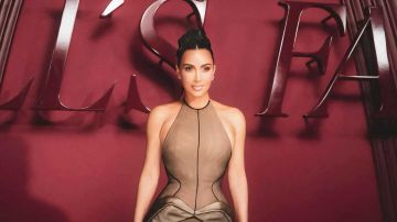 كيم كارداشيان تصدم الجمهور بإطلالة الخفاش المقنع كيم كارداشيان تصدم الجمهور بإطلالة الخفاش المقنع